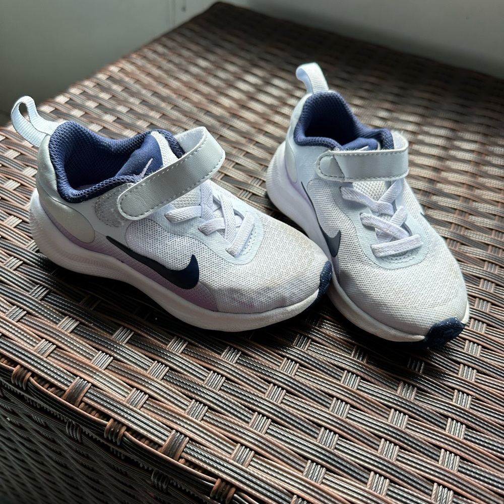 Nike Kids White and Navy Sneakers